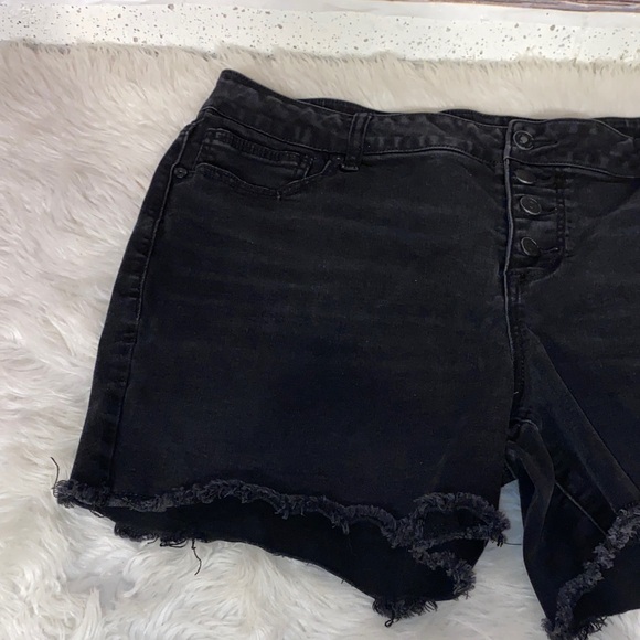 Maurices Black Button Down Fly Denim Shorts With Frayed Hem - Picture 2 of 6